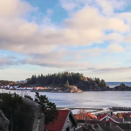 5 Bedroom Gorgeous In Lindesnes *