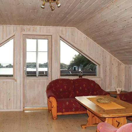 5 Bedroom Gorgeous In Lindesnes *