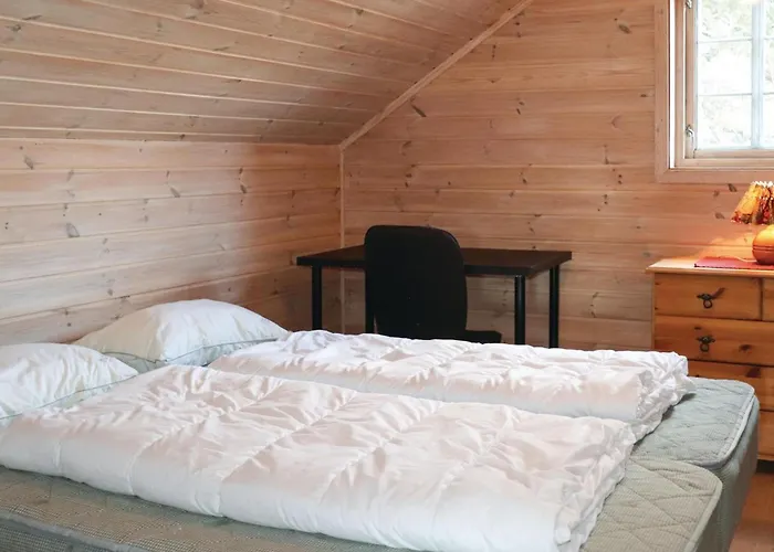 5 Bedroom Gorgeous In Lindesnes *