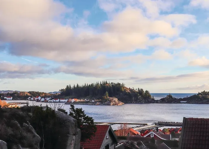 5 Bedroom Gorgeous In Lindesnes *
