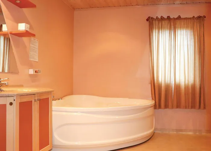 5 Bedroom Gorgeous In Lindesnes Svinoy
