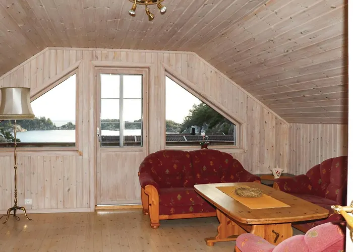 5 Bedroom Gorgeous In Lindesnes *